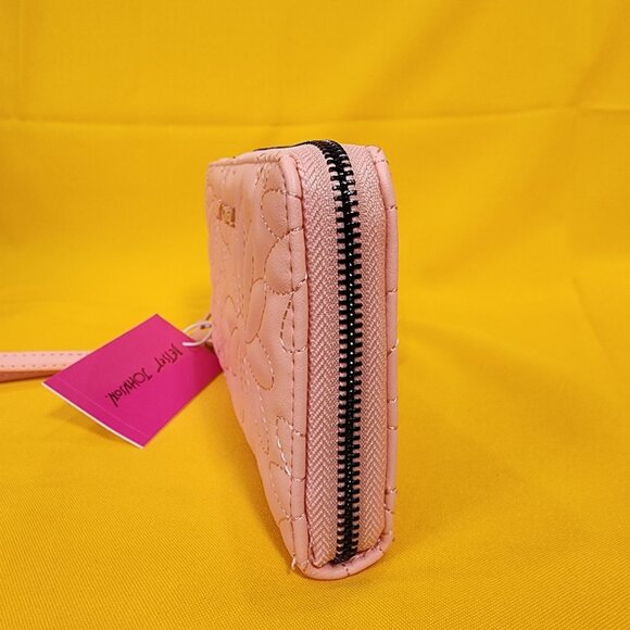 Betsey Johnson Pink Quilted Daisy Flower Spring Wallet Wristlet Zip Around NEW - Picture 6 of 13